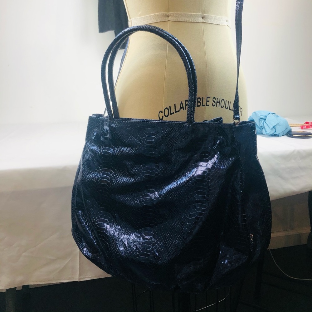 Light Hobo bag blue  faux  snakes metallic !!!